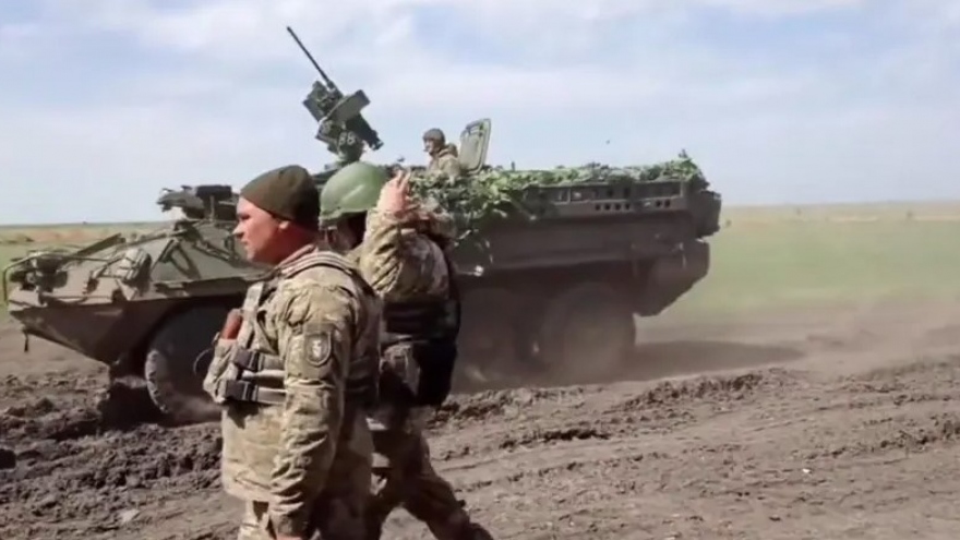 Lữ đoàn mạnh của Ukraine đợi lệnh tham chiến giữa lúc “nước sôi lửa bỏng”